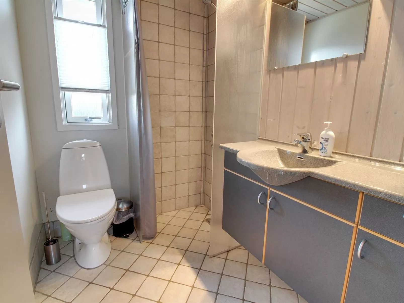 "Maika" - 800m to the fjord-Drinnen