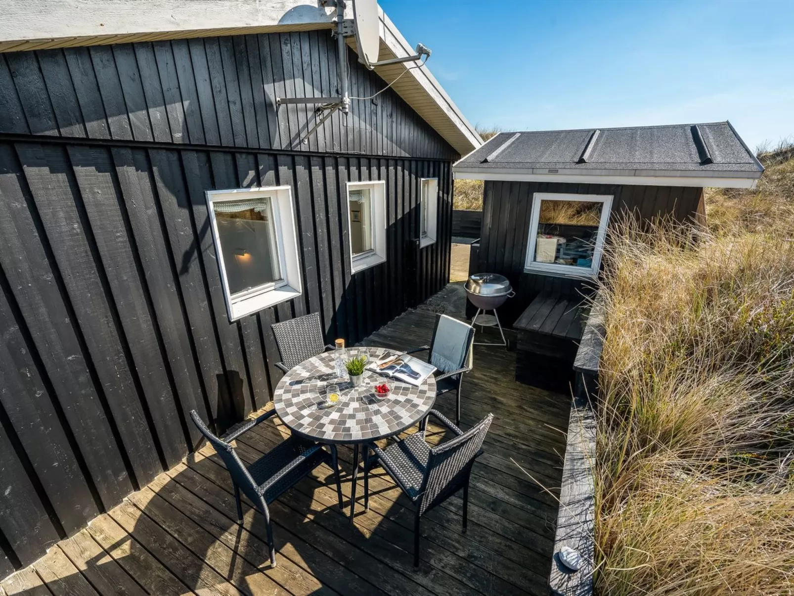 "Vina" - 200m to the fjord-Outside