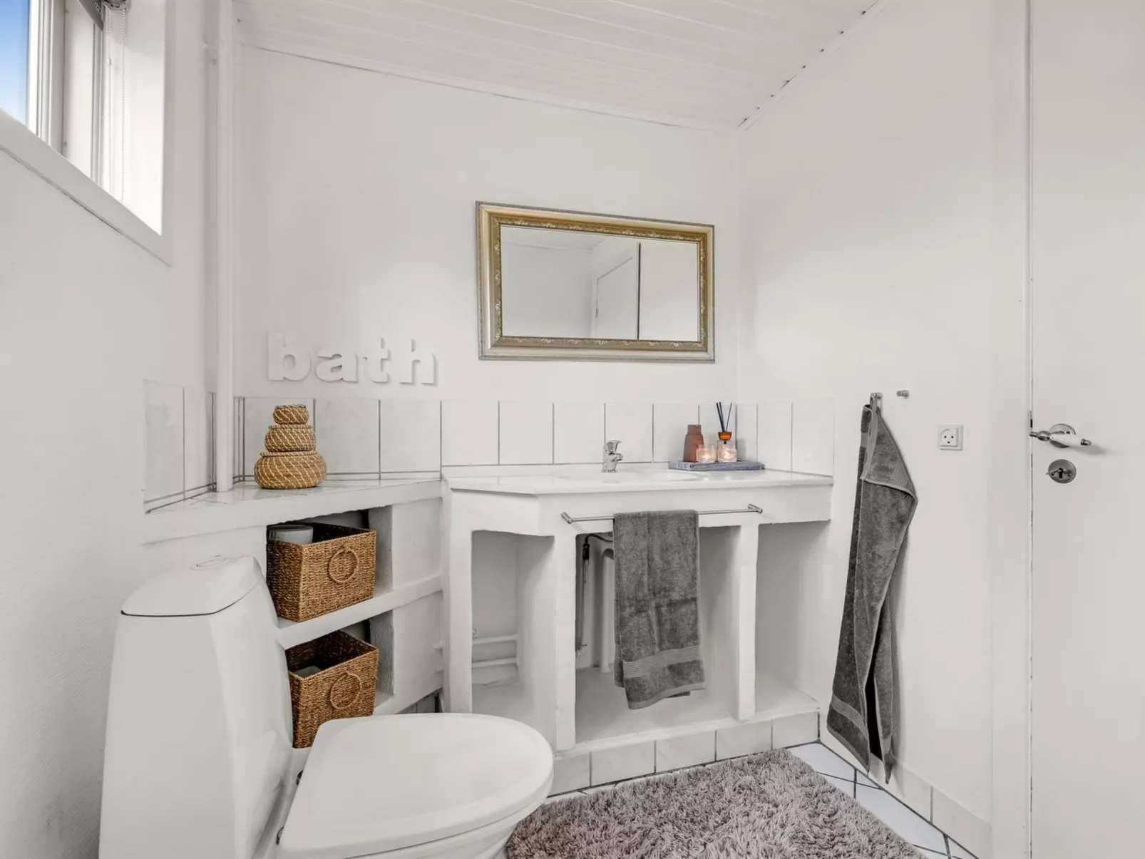 "Agni" - 800m from the sea-Dedans