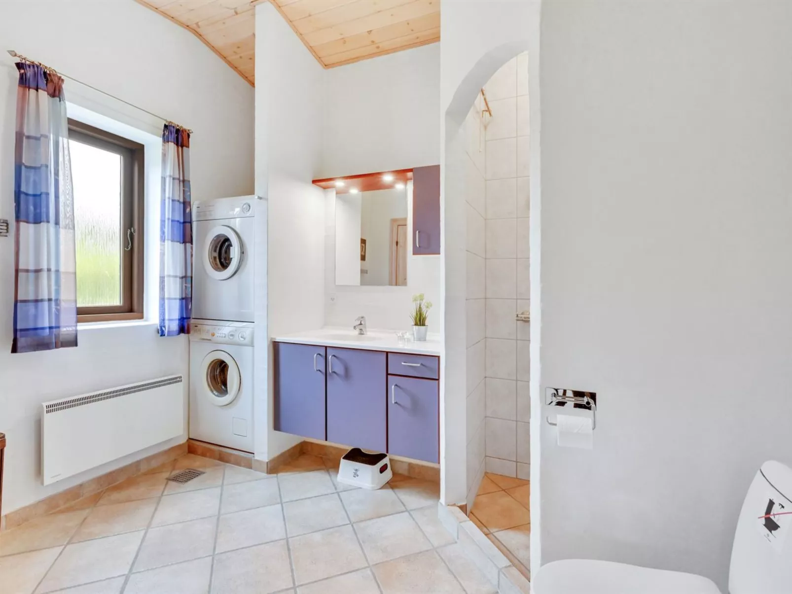 "Rika" - 525m to the fjord-Inside