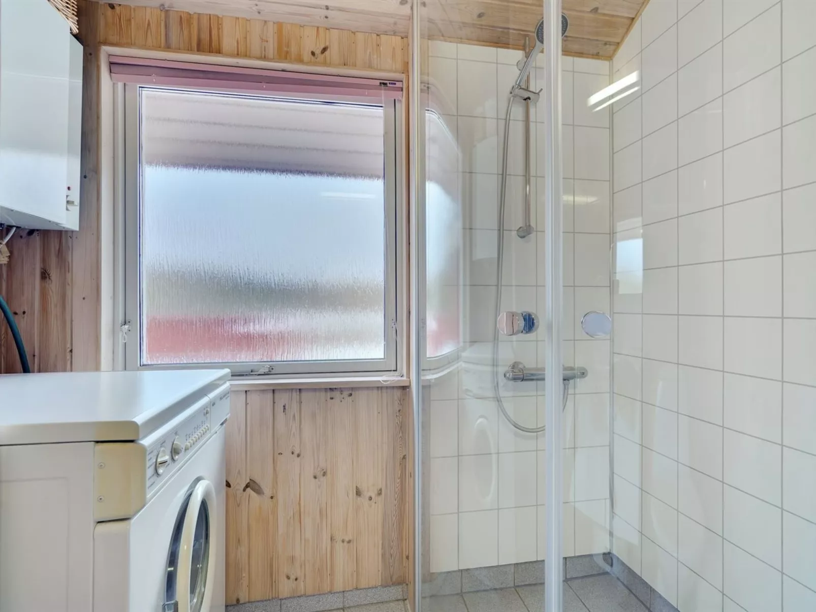 "Halla" - 200m to the fjord-Dedans