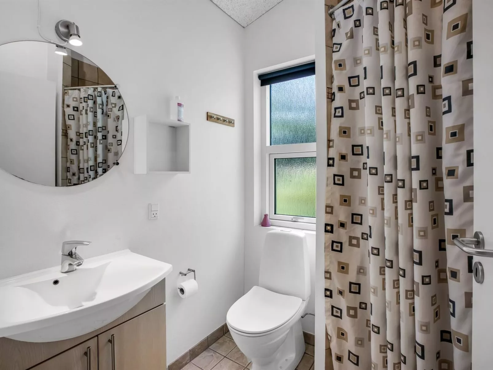 "Omar" - 1.0km from the sea-Drinnen