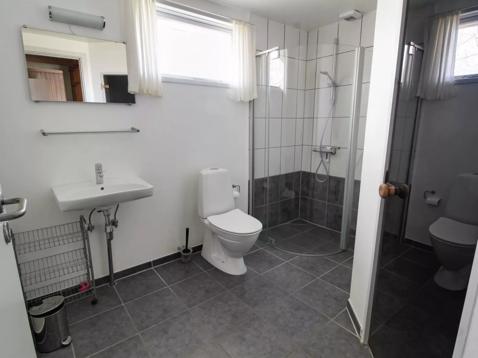 "Svanhild" - 1.2km from the sea-Inside