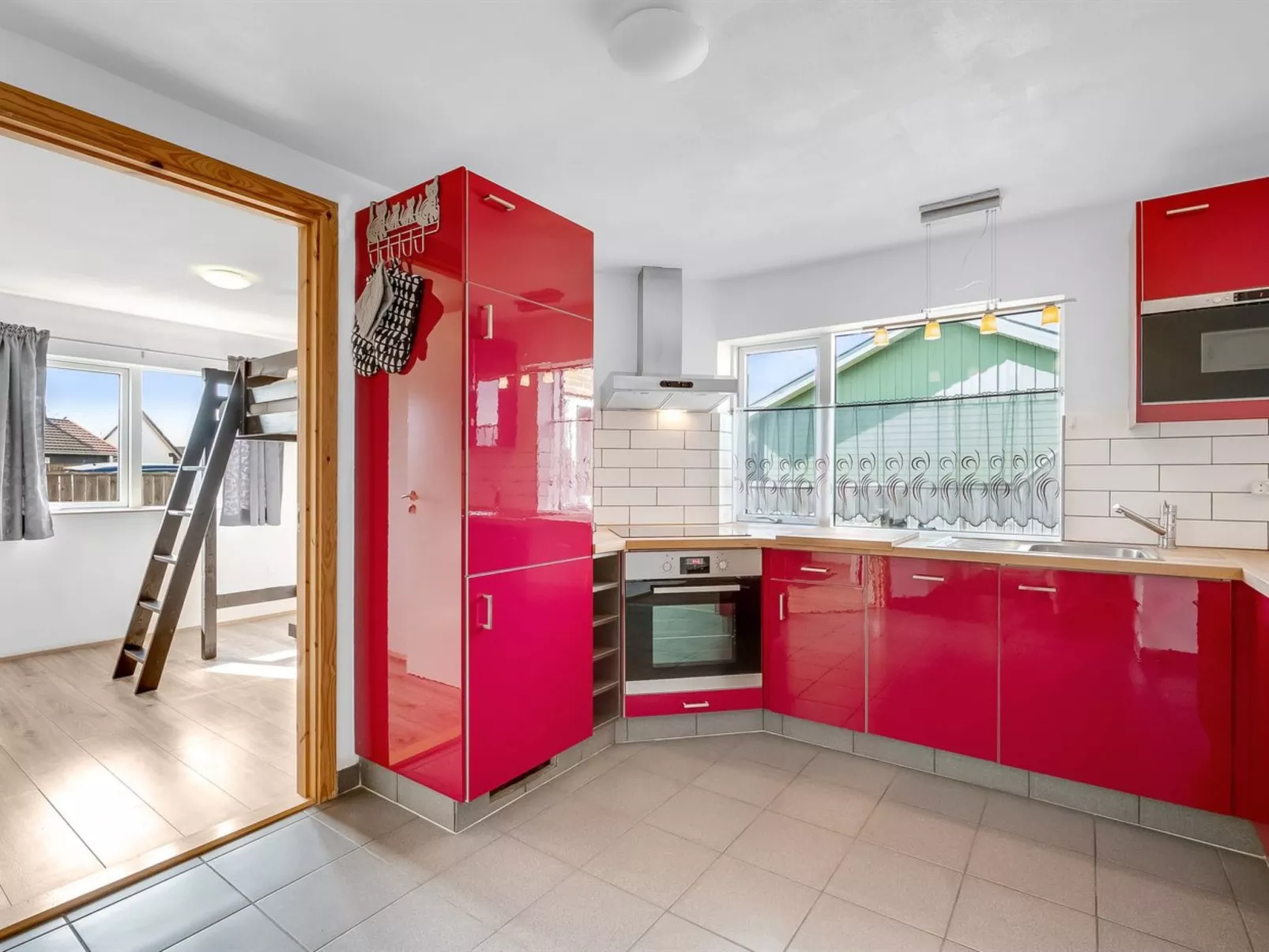 "Heming" - 100m from the sea-Inside