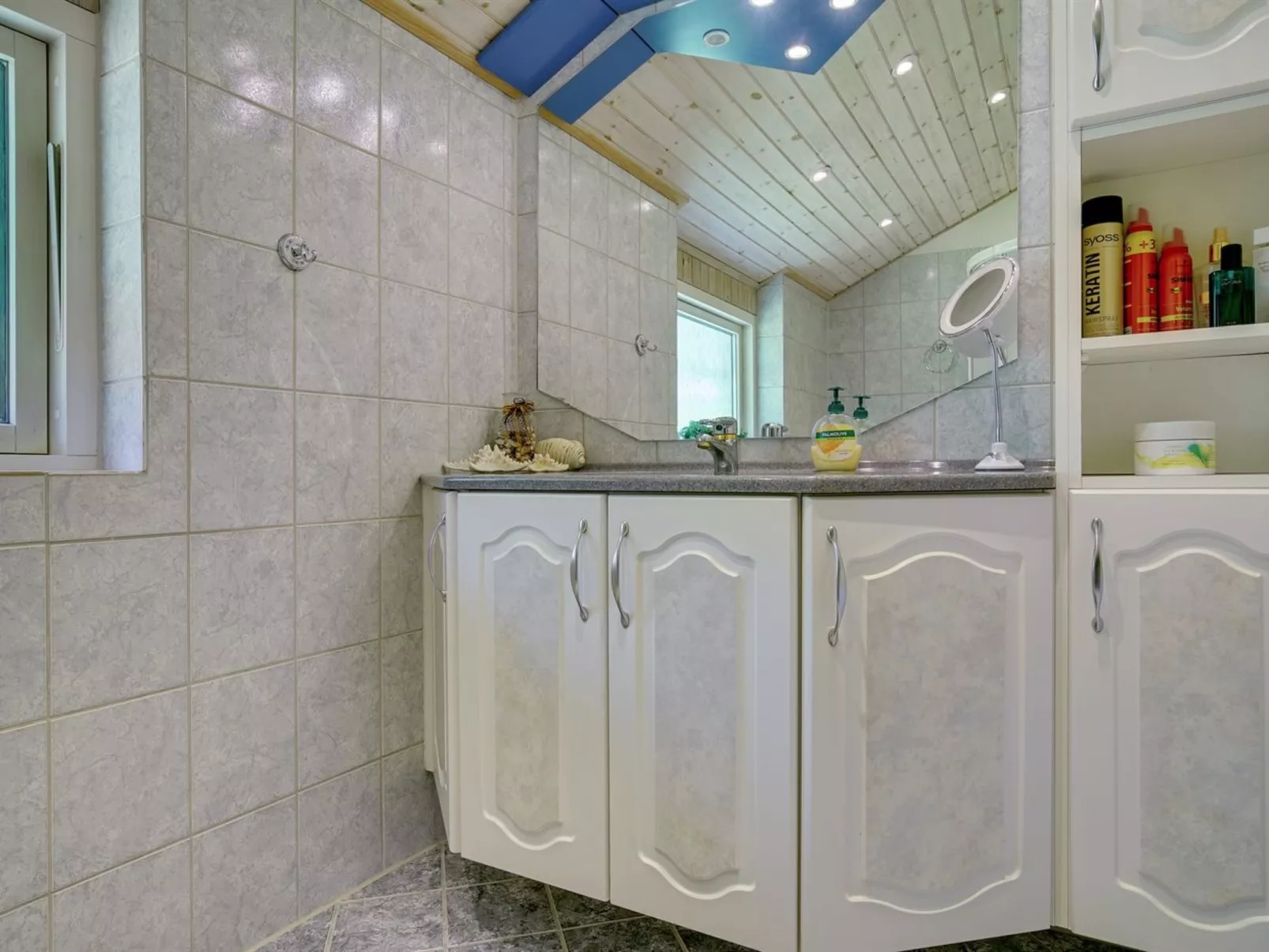 "Sida" - 600m from the sea-Drinnen