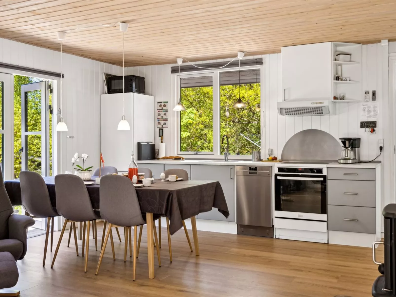 "Hunding" - 7km from the sea-Inside