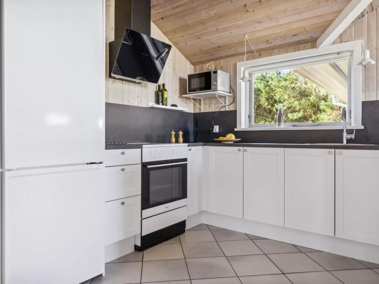 "Øde" - 350m from the sea-Inside