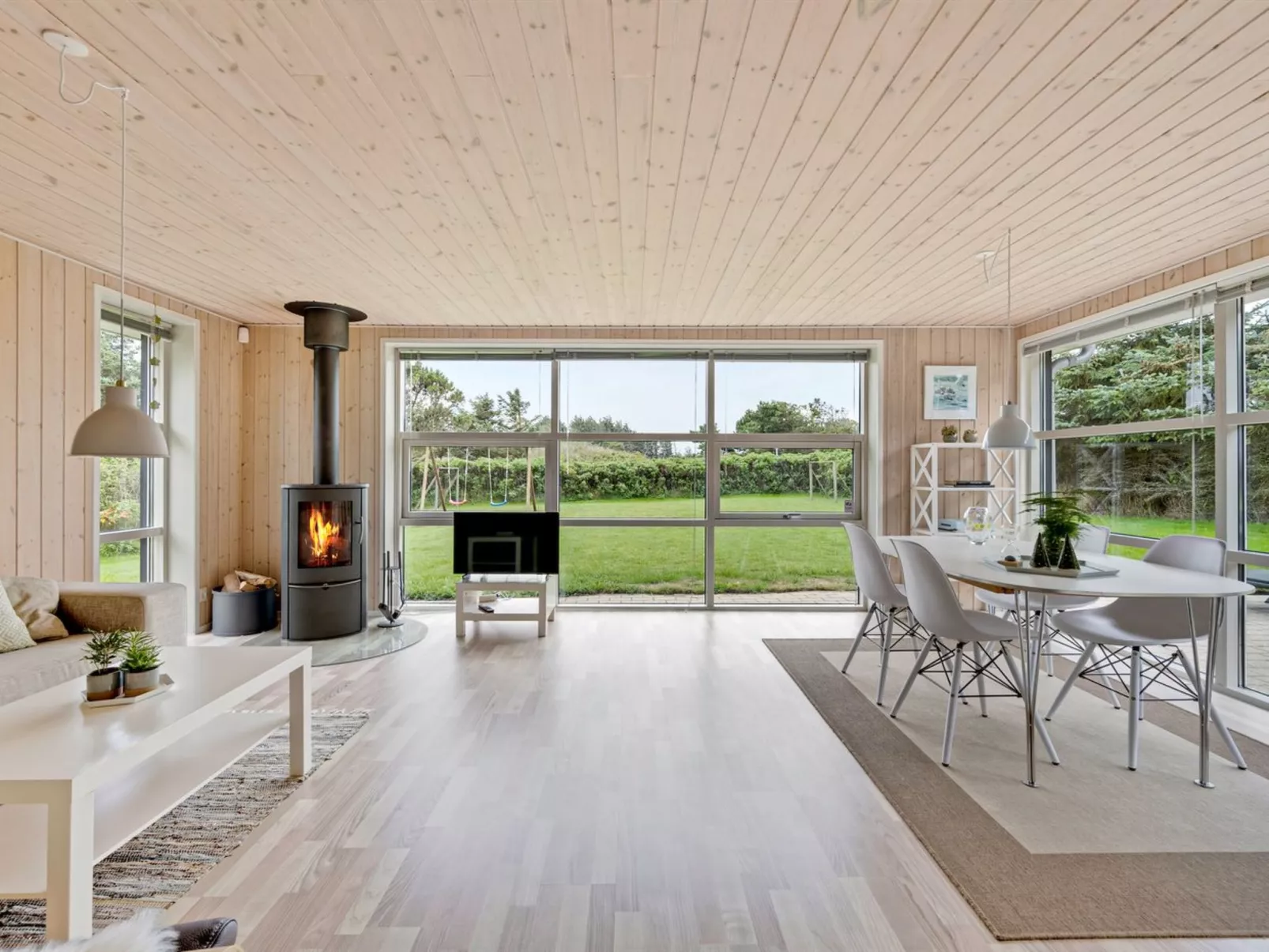 "Into" - 400m from the sea-Drinnen