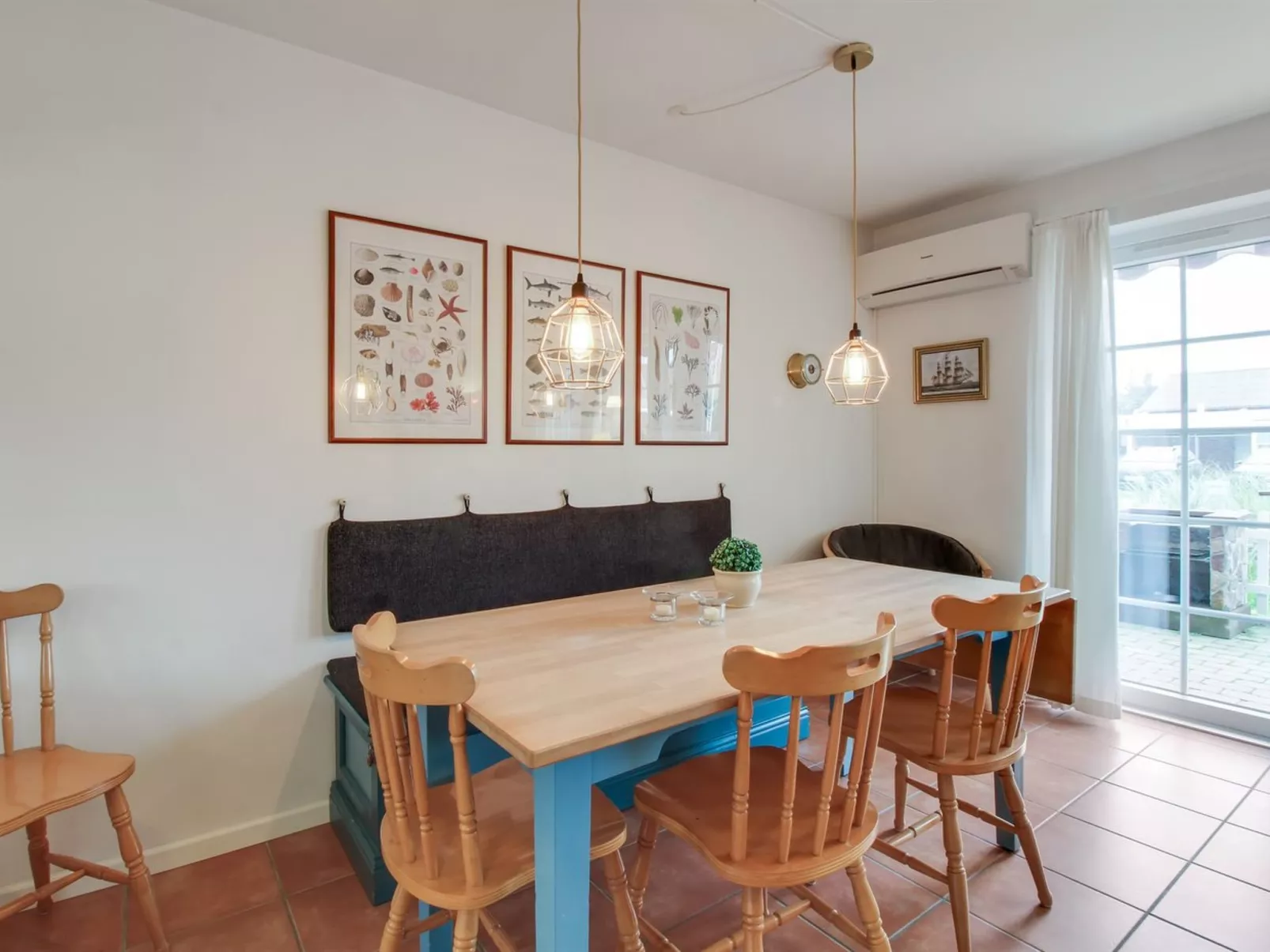 "Guthir" - 1.2km from the sea-Inside