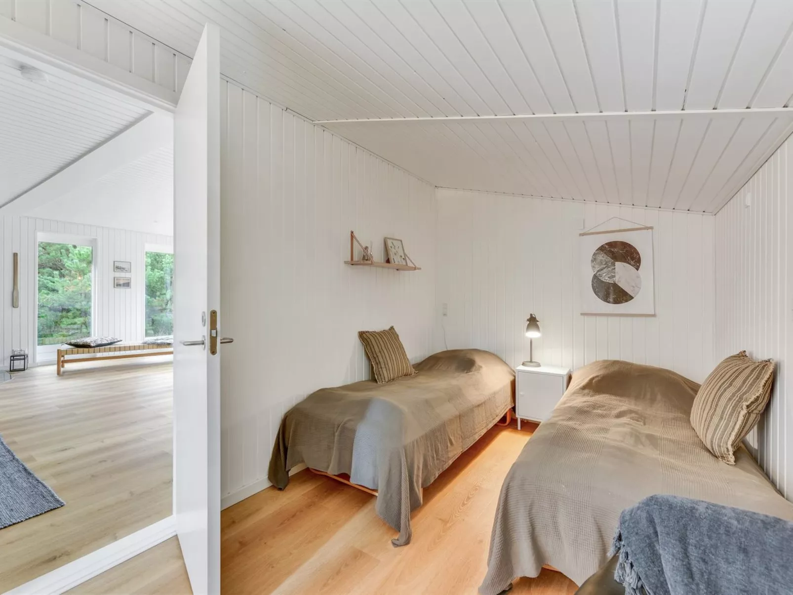 "Doreen" -  from the sea-Dedans