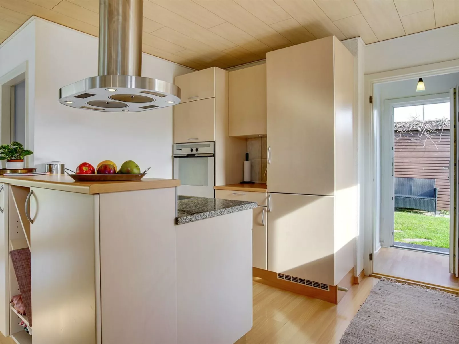 "Hattie" - 100m from the sea-Drinnen