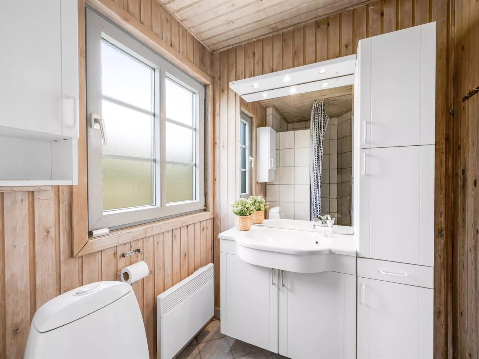 "Dina" - 200m to the fjord-Inside