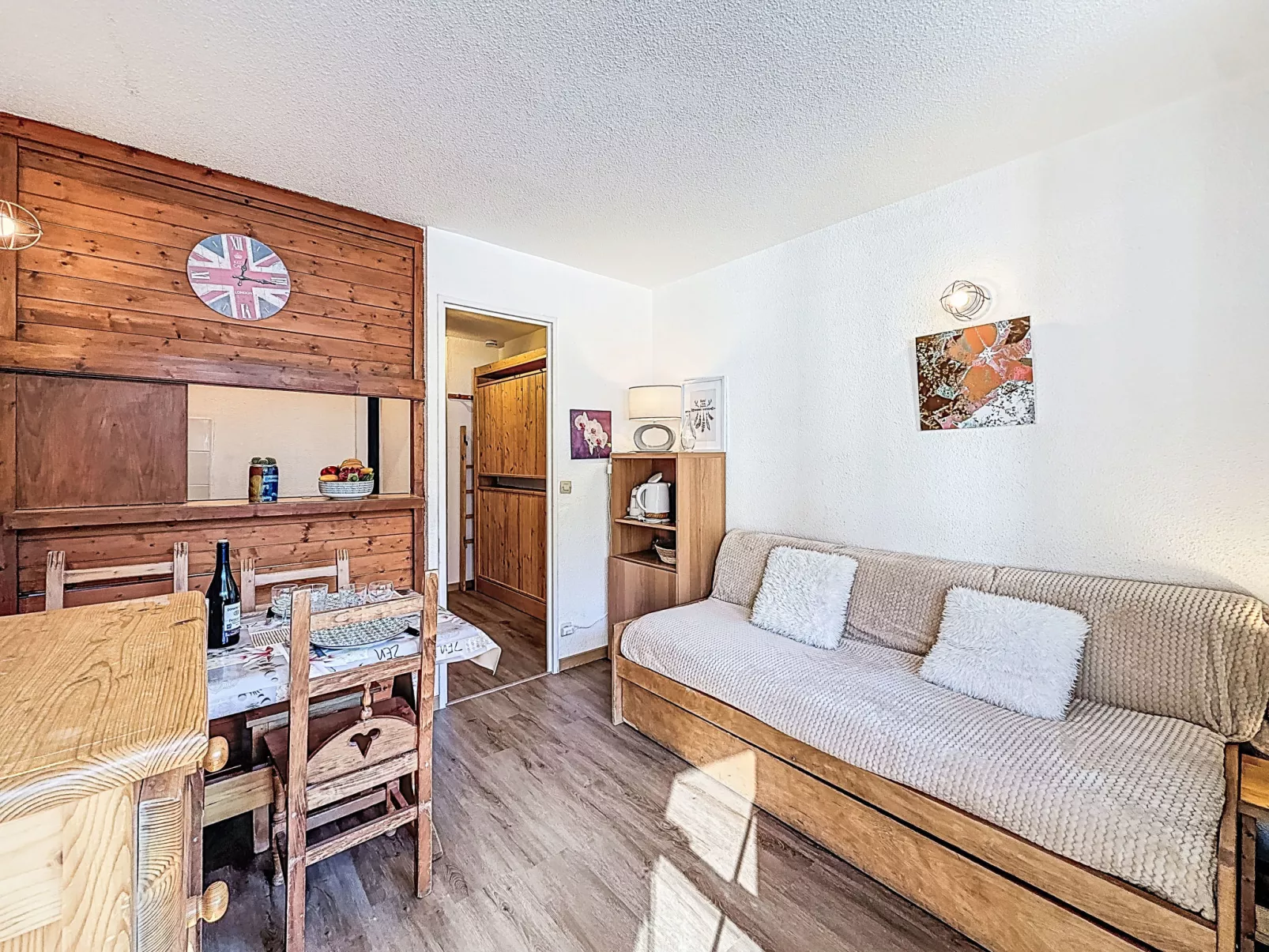 Rond Point des Pistes (Val Claret)-Inside