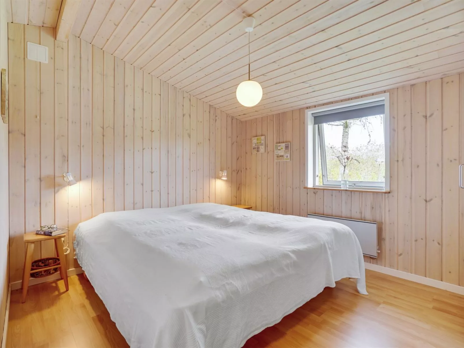 "Hope" - 350m to the fjord-Drinnen