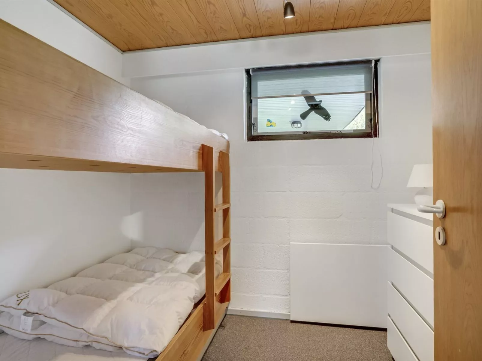 "Yak" - 350m from the sea-Drinnen