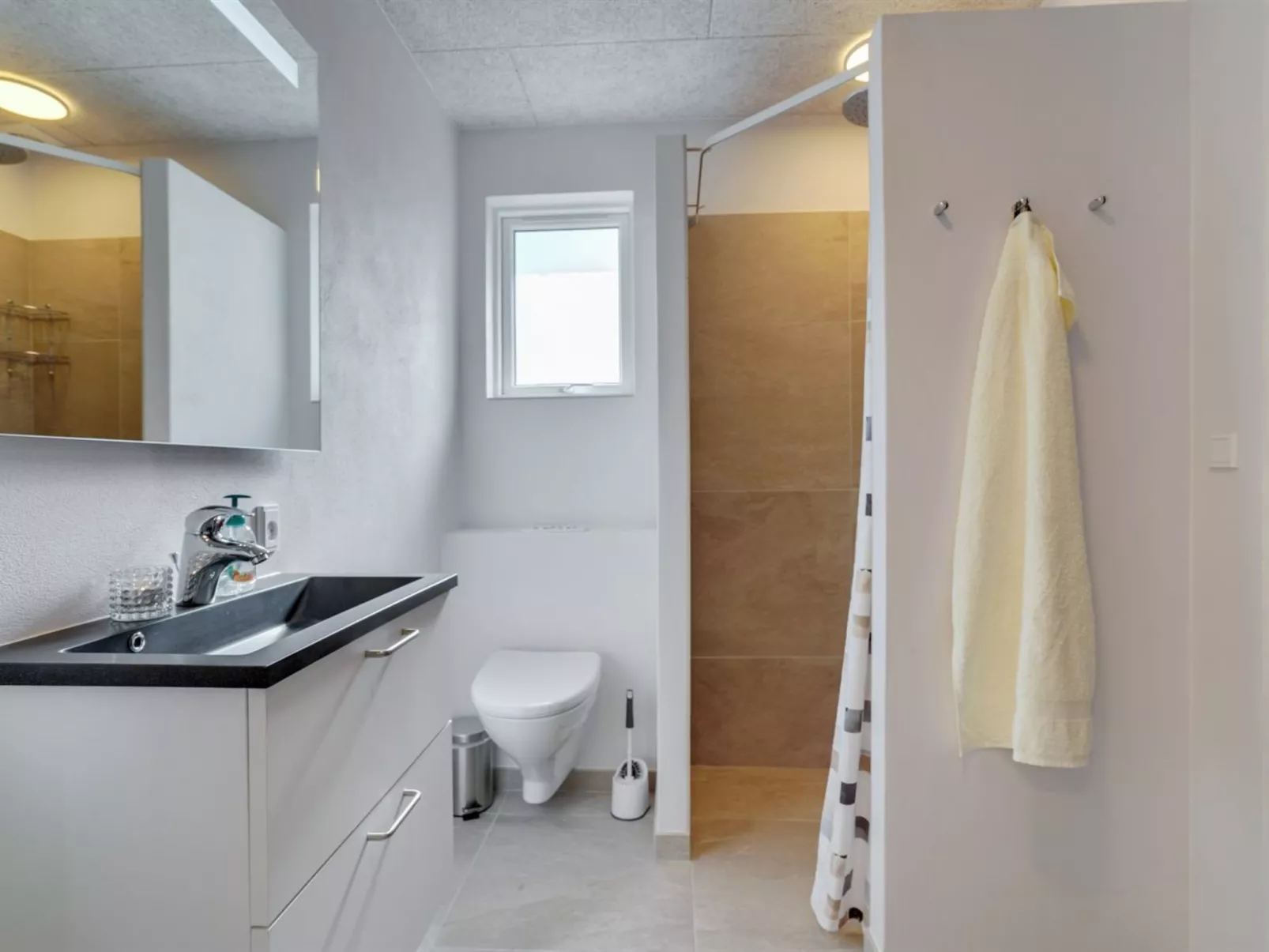 "Alvhild" -  from the sea-Dedans