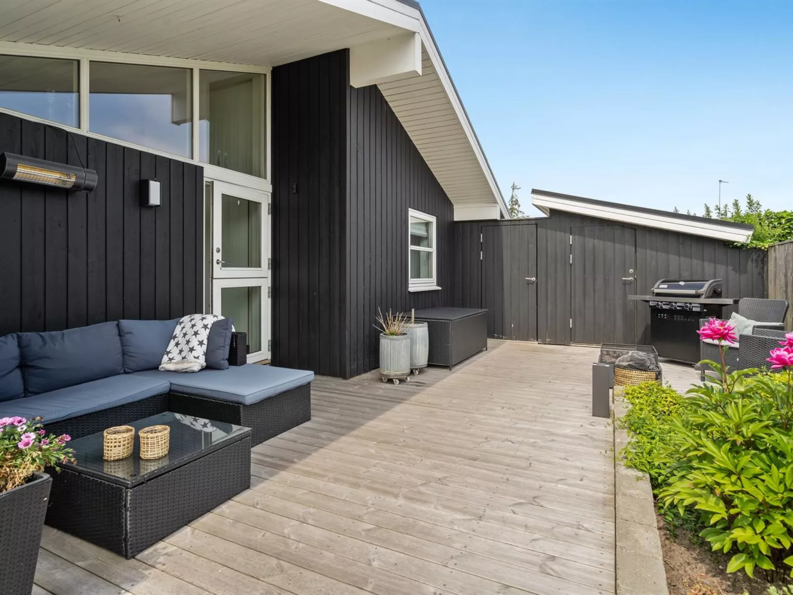 "Sjarlotte" - 100m from the sea-Outside