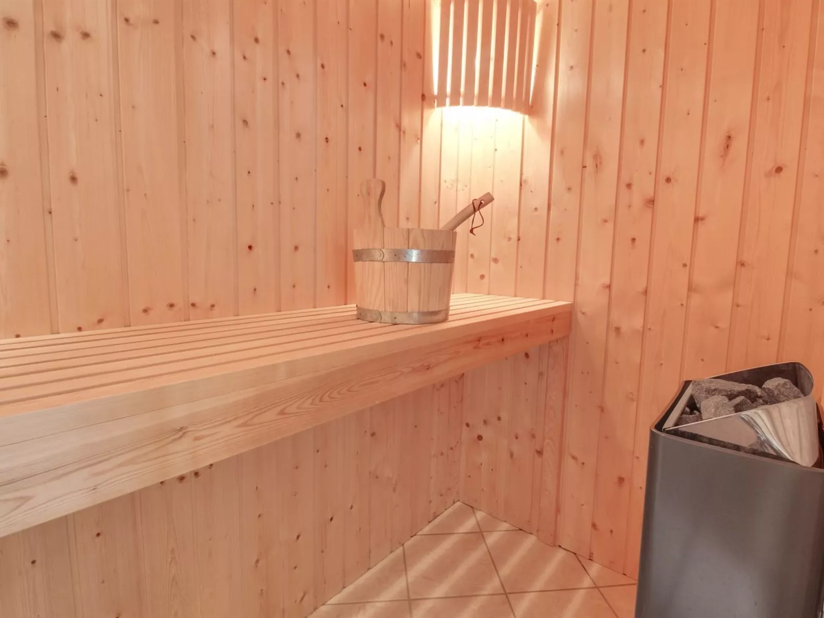 "Valentin" - 400m to the fjord-Dedans