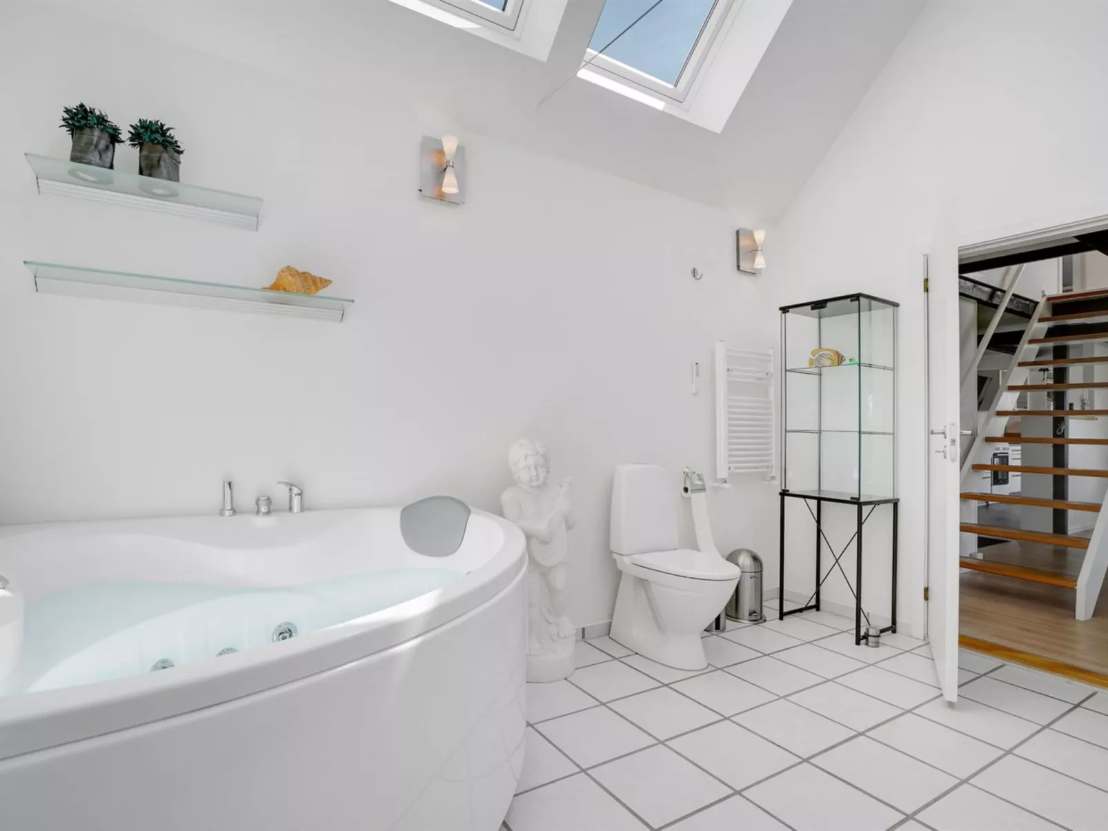 "Edvia" - 700m to the fjord-Inside