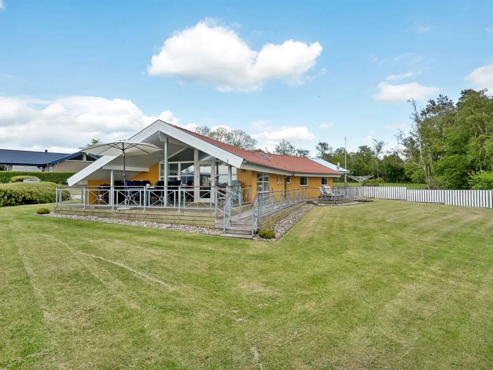 "Hjalmar" - 400m from the sea-Outside