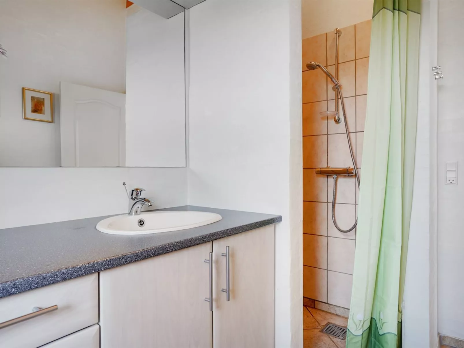 "Kimi" - 800m from the sea-Inside