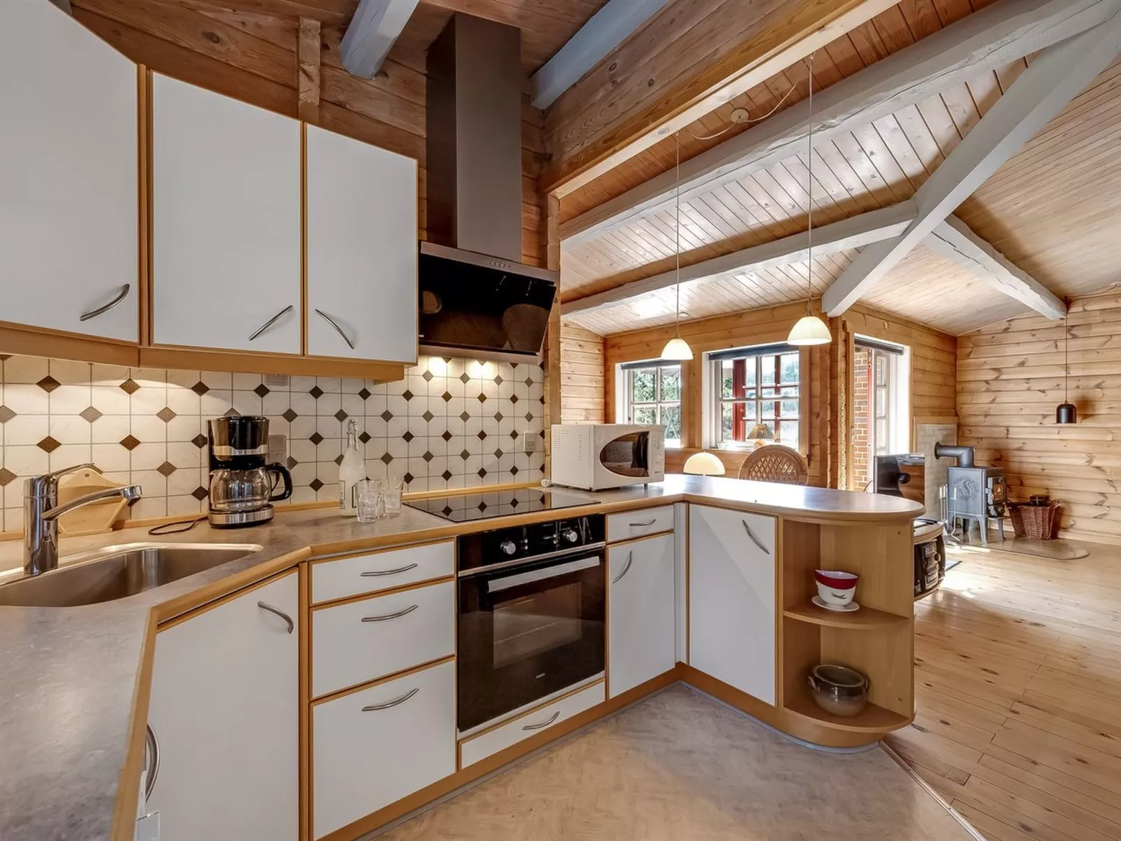 "Yaris" - 800m to the fjord-Inside