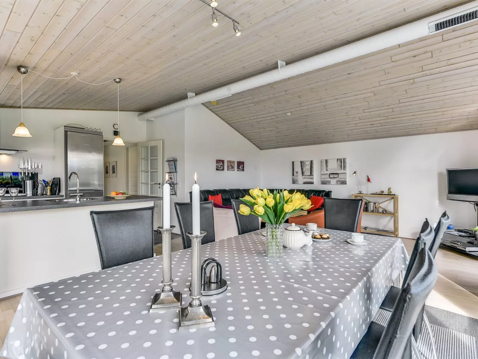 "Sylvelin" - 400m to the fjord-Inside