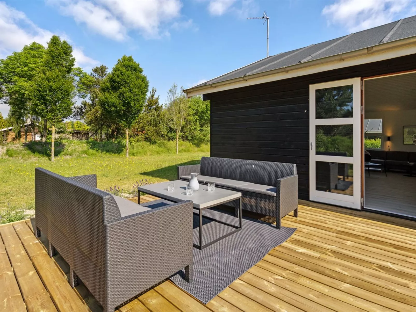 "Veiko" - 1.2km from the sea-Dehors