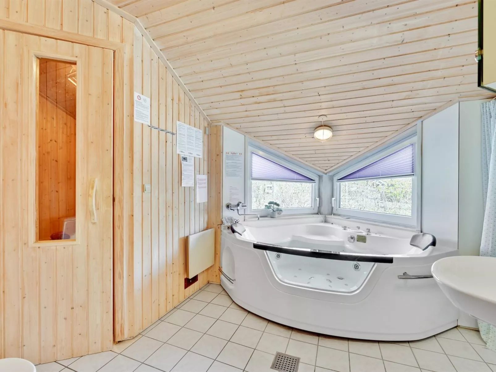 "Landuin" - 230m from the sea-Inside