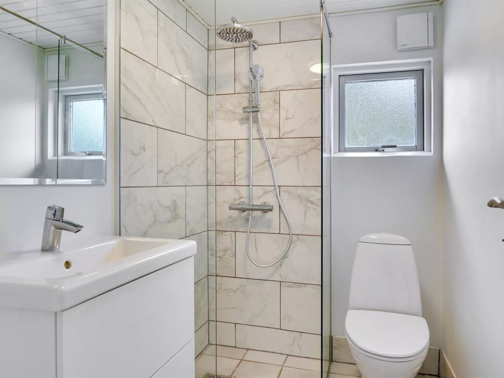 "Nina" - 700m to the fjord-Inside