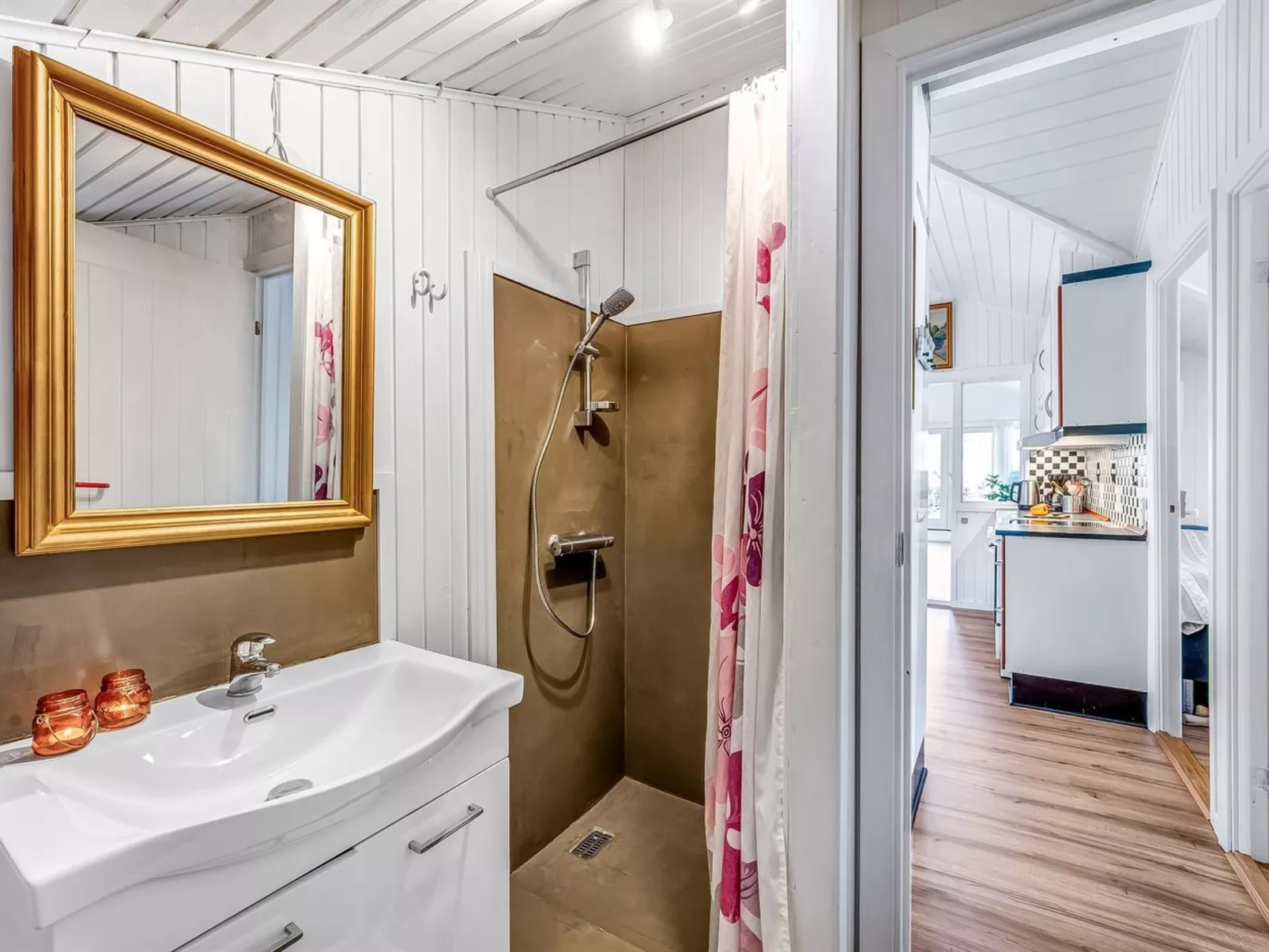 "Caya" - 450m to the fjord-Drinnen