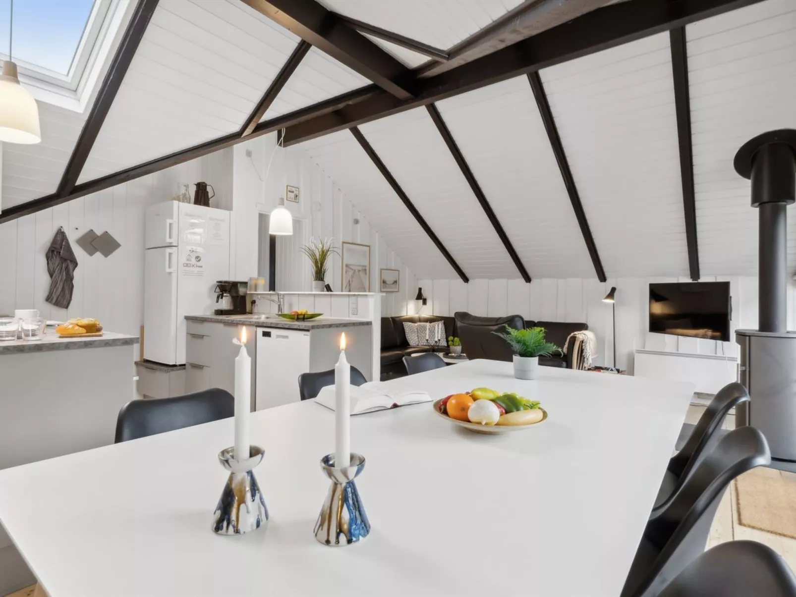 "Torbjörn" - 1.1km from the sea-Dedans