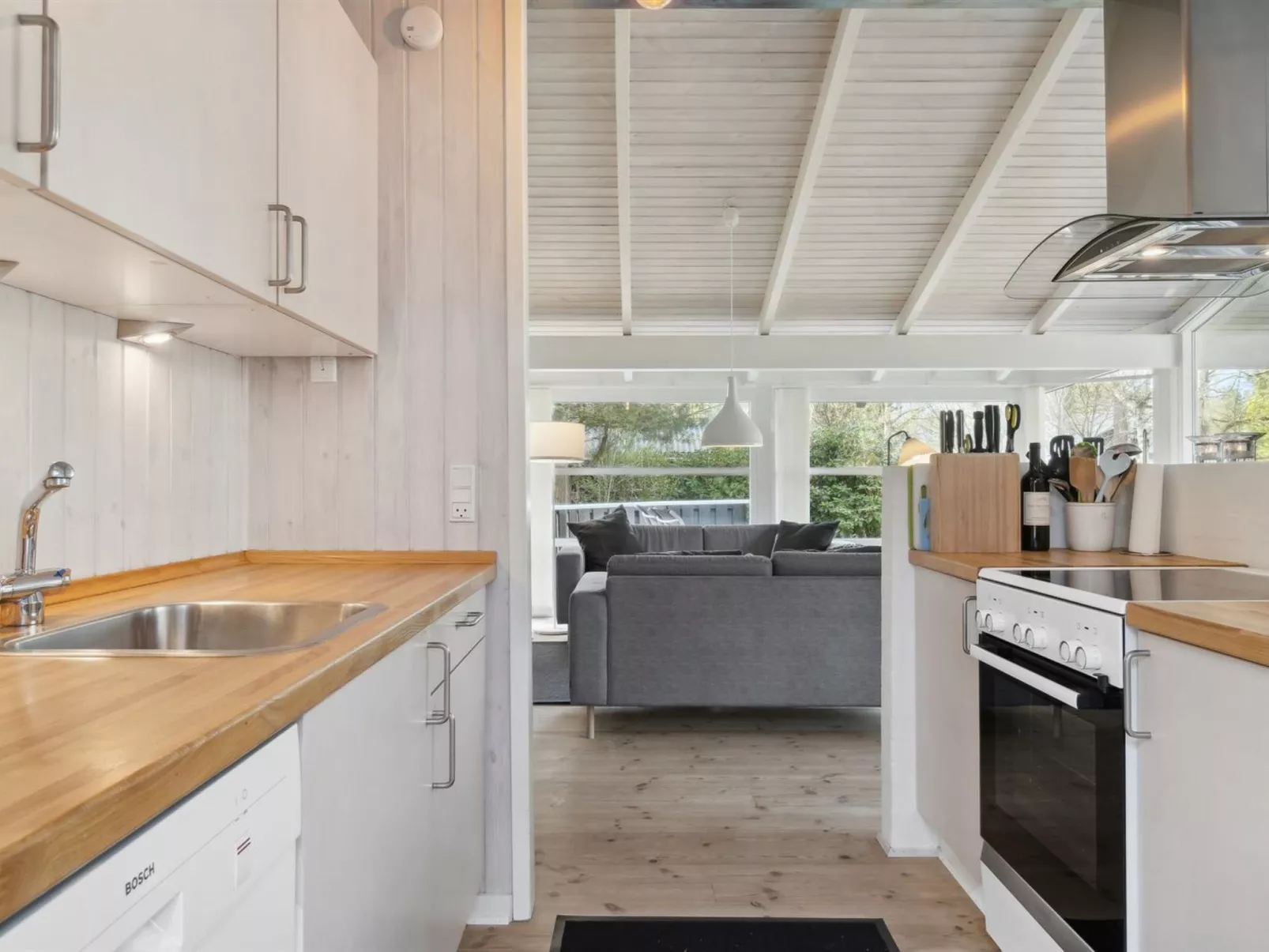 "Nafne" - 500m from the sea-Drinnen