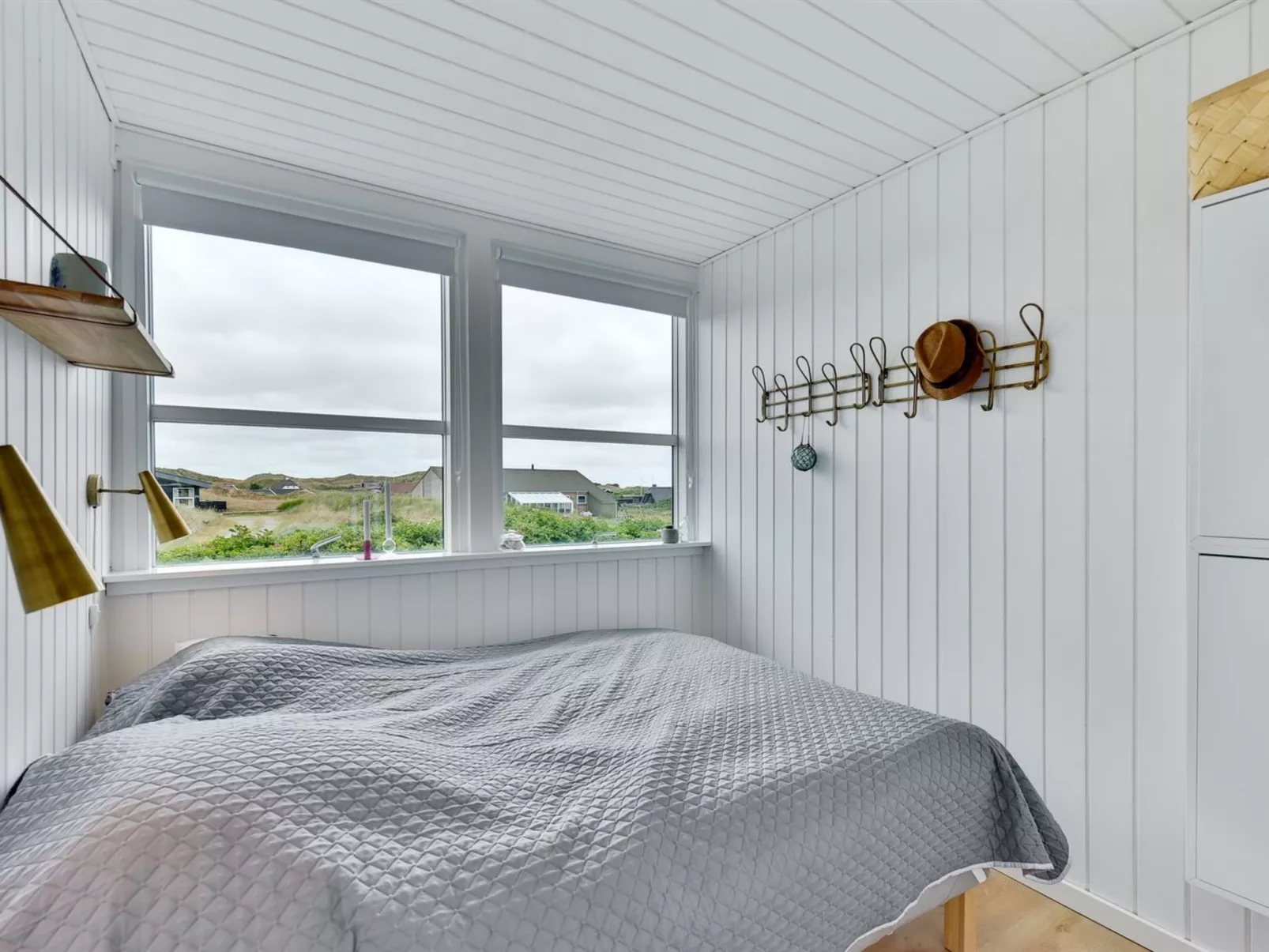 "Arvo" -  from the sea-Drinnen