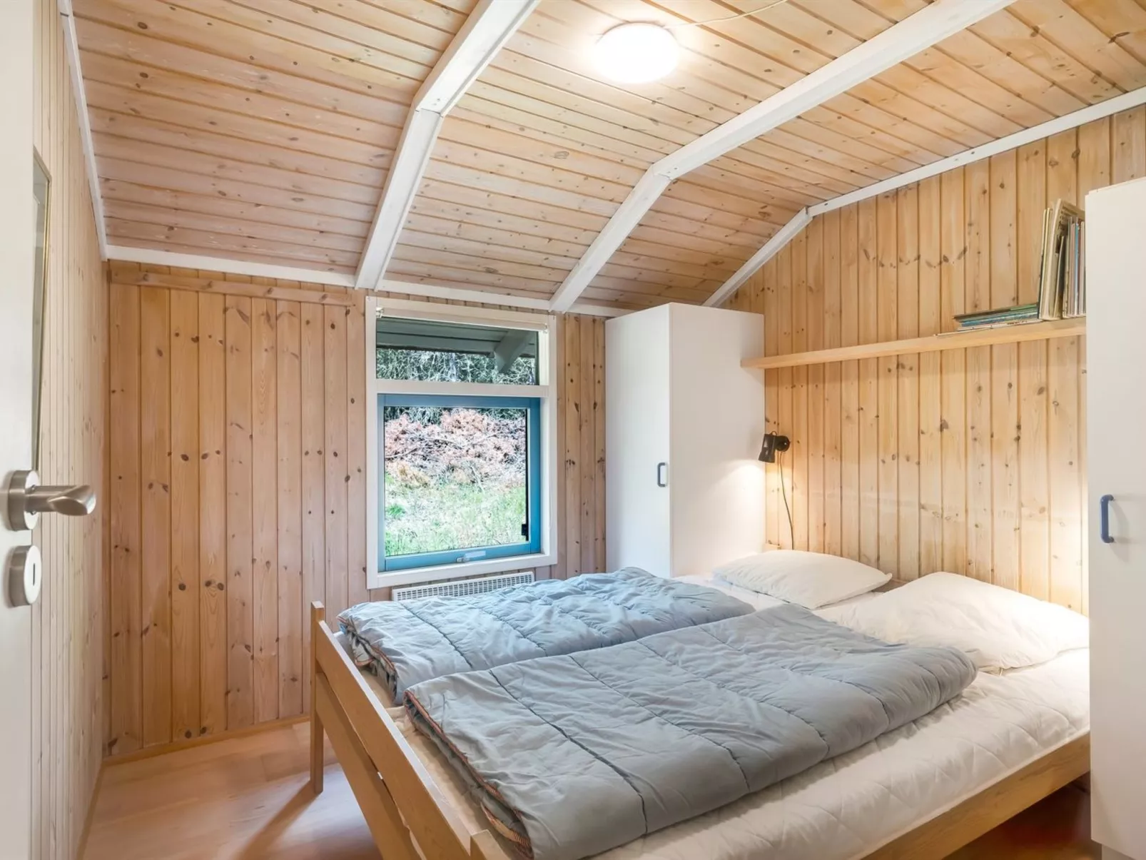 "Aamu" - 300m to the fjord-Inside