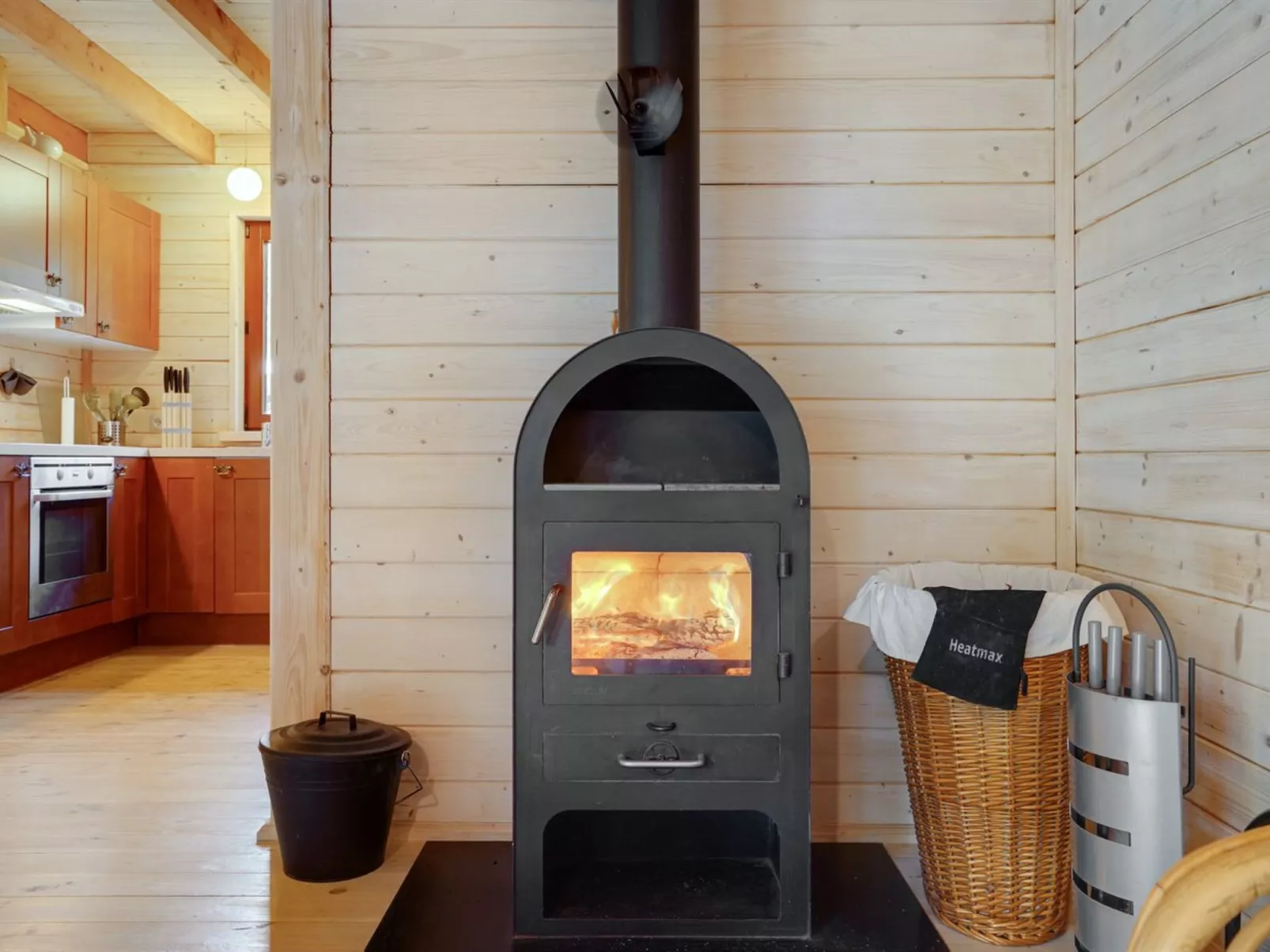 "Bette" - 8km from the sea-Inside