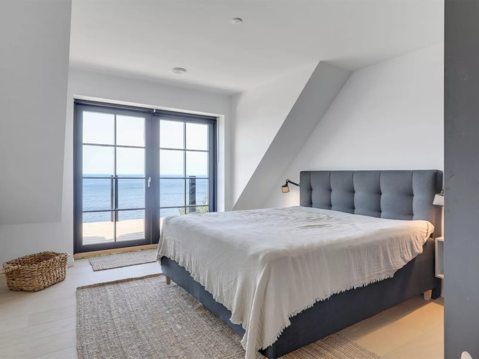 "Thormoth" - 200m from the sea-Inside