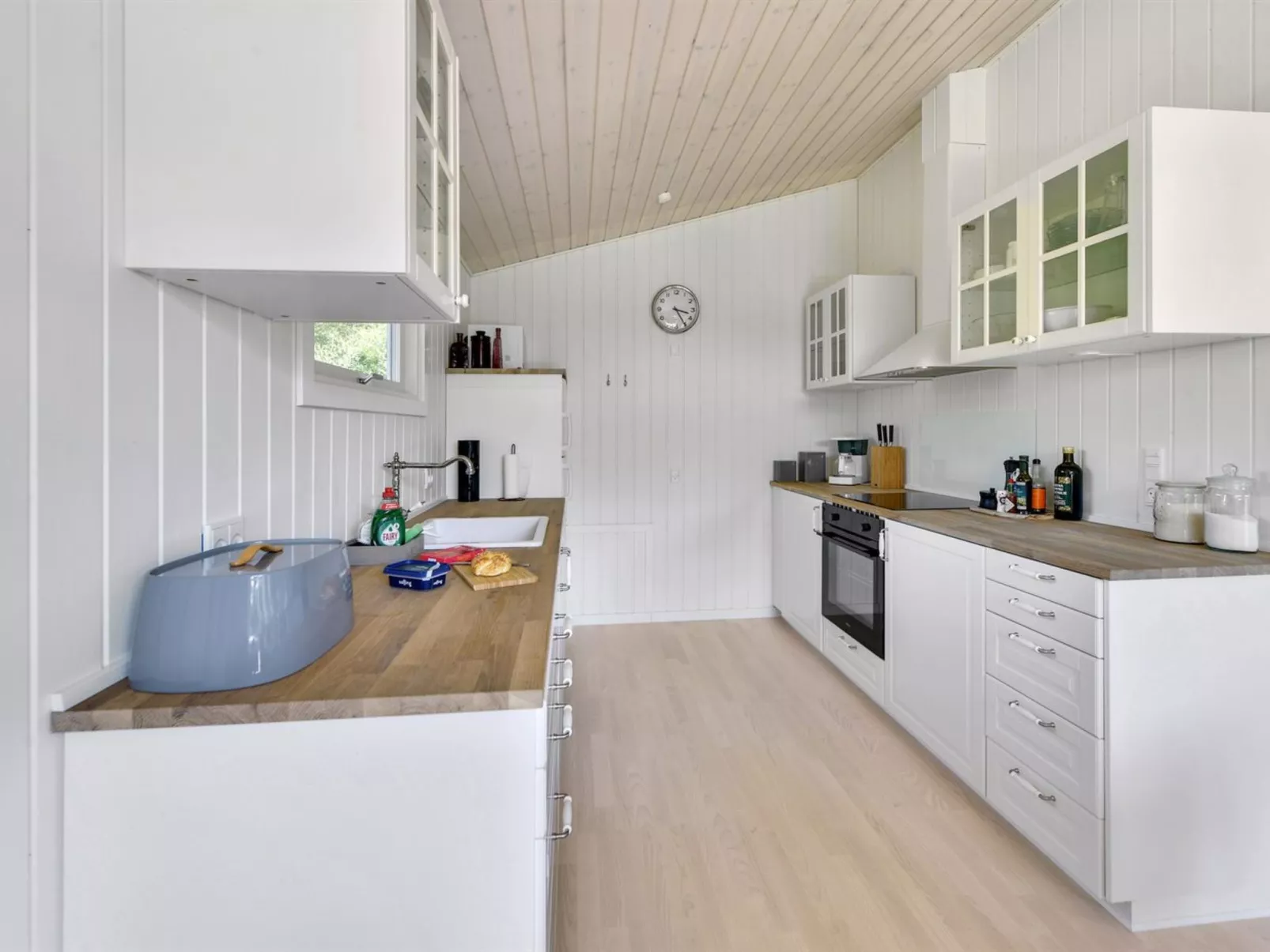 "Brune" - 30km from the sea-Inside