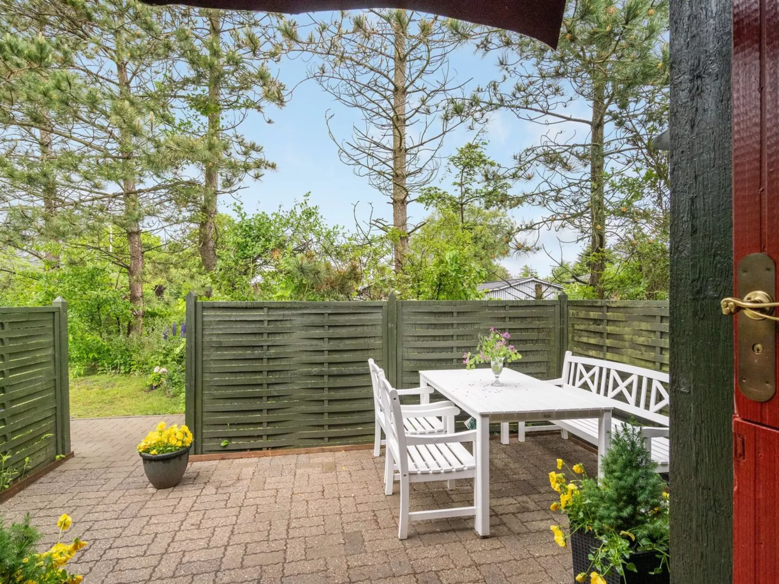 "Gail" - 400m to the fjord-Outside