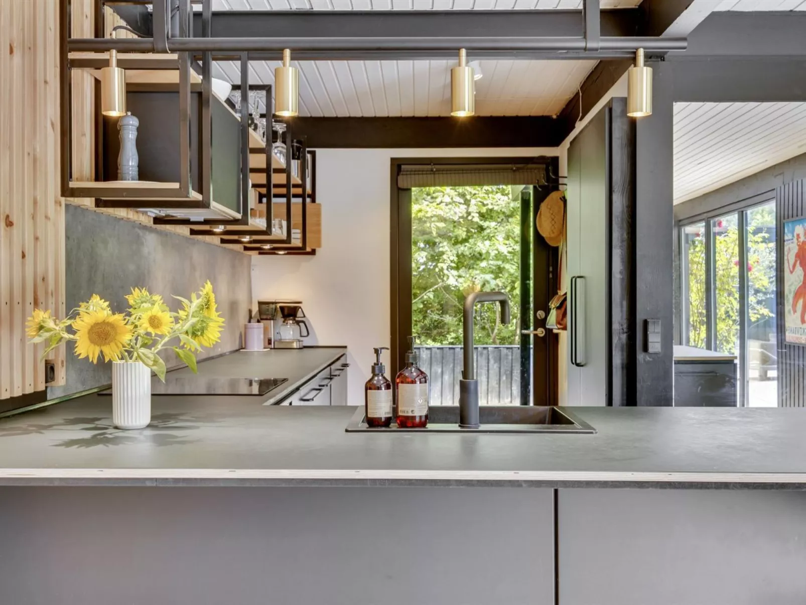 "Hævnir" - 1km from the sea-Dedans