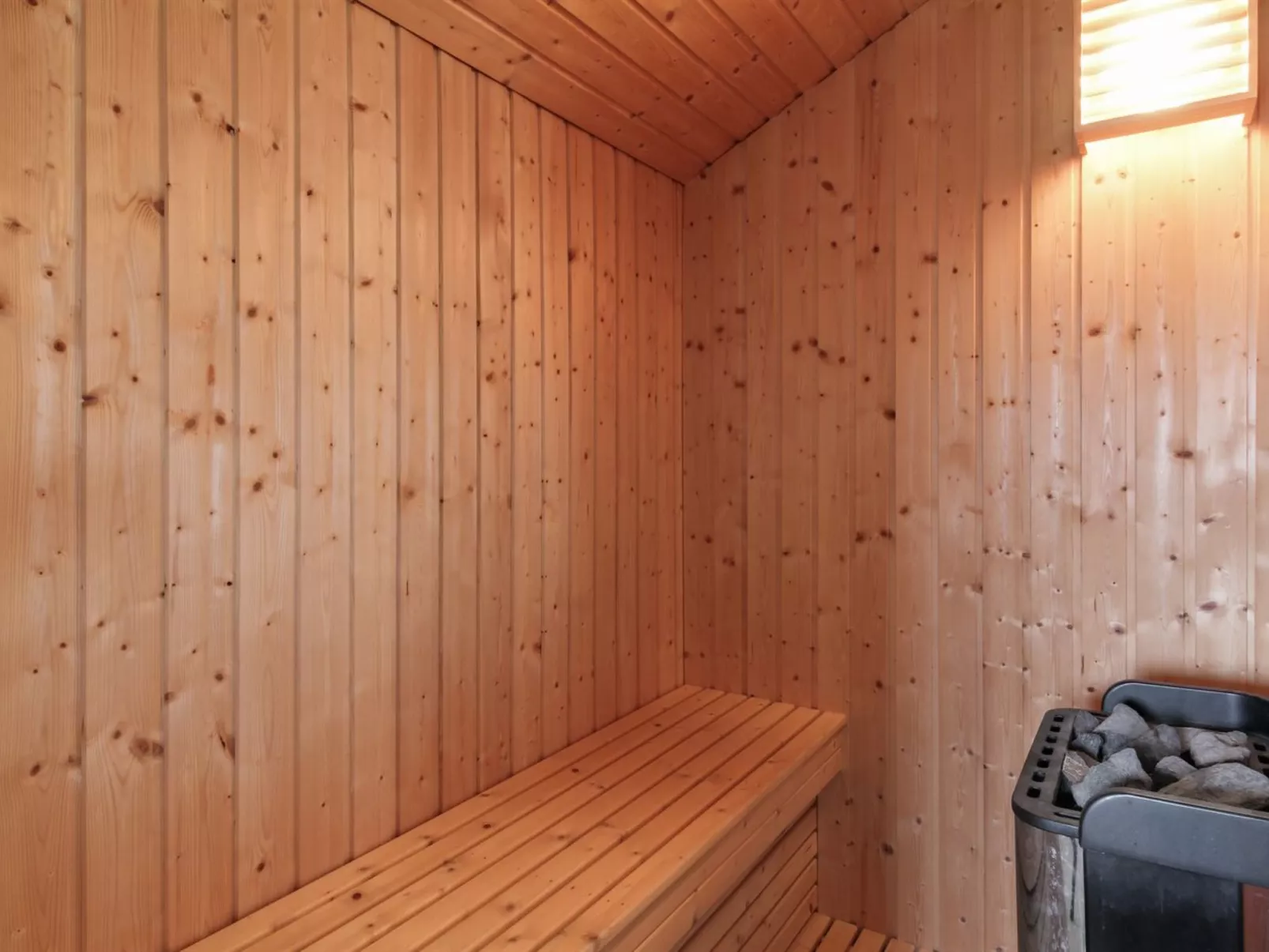 "Huno" - 400m from the sea-Inside