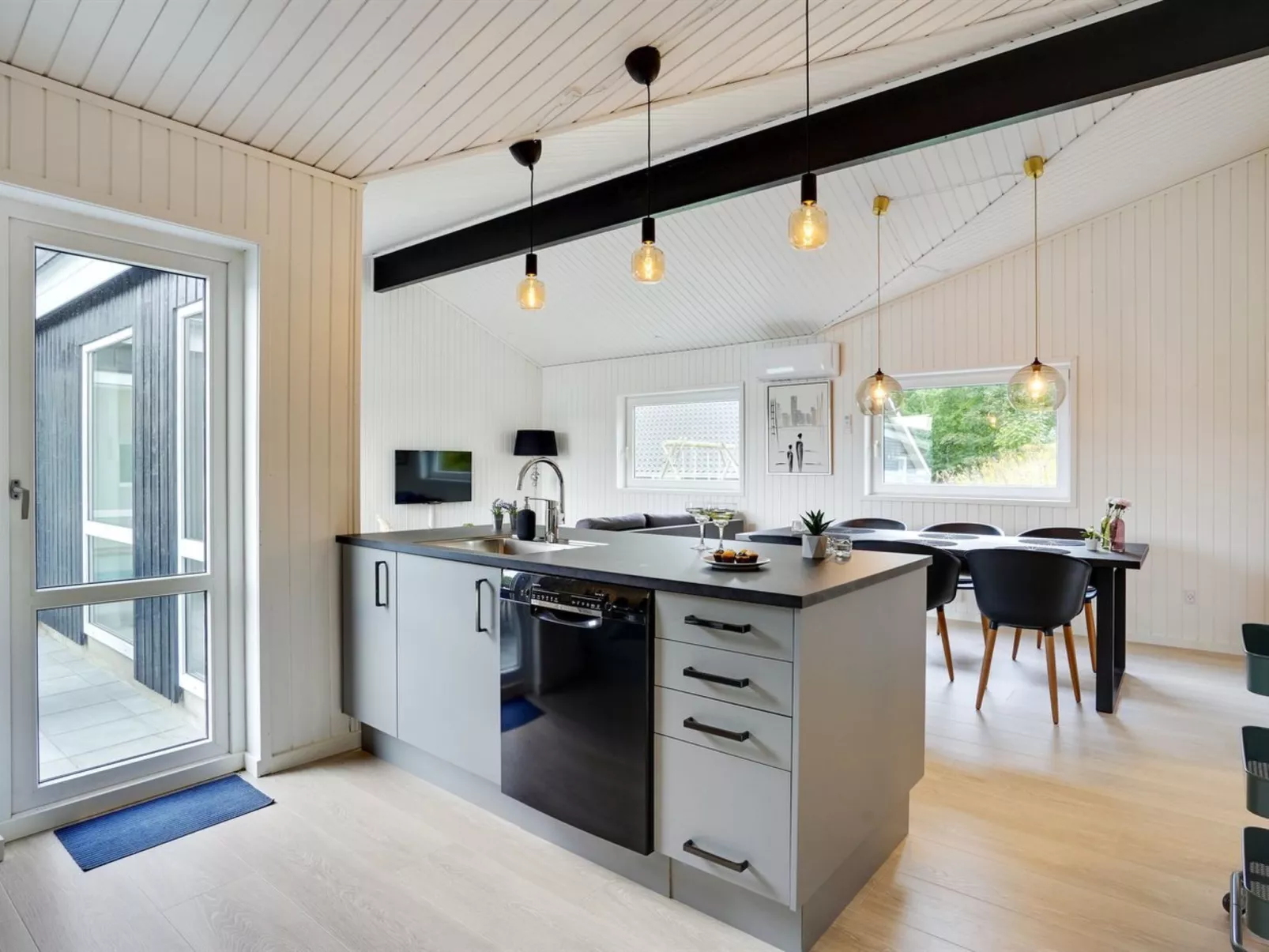 "Bjarki" - 800m from the sea-Inside