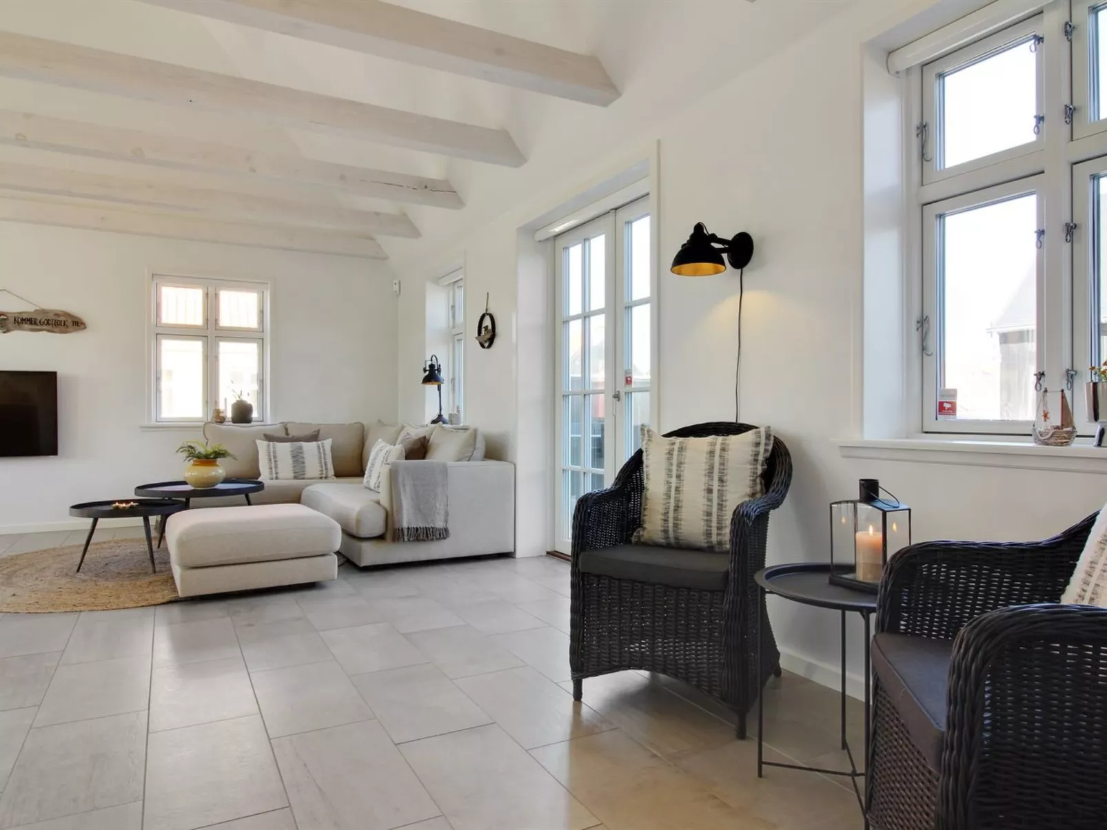 "Gine" - 1.5km from the sea-Inside