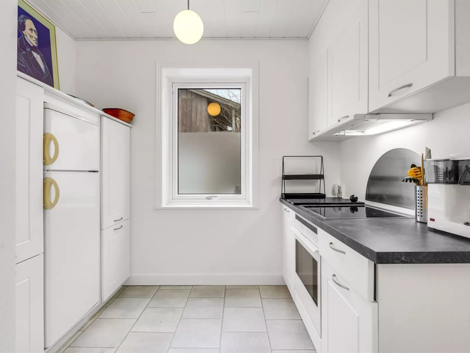 "Truels" - 2km from the sea-Inside