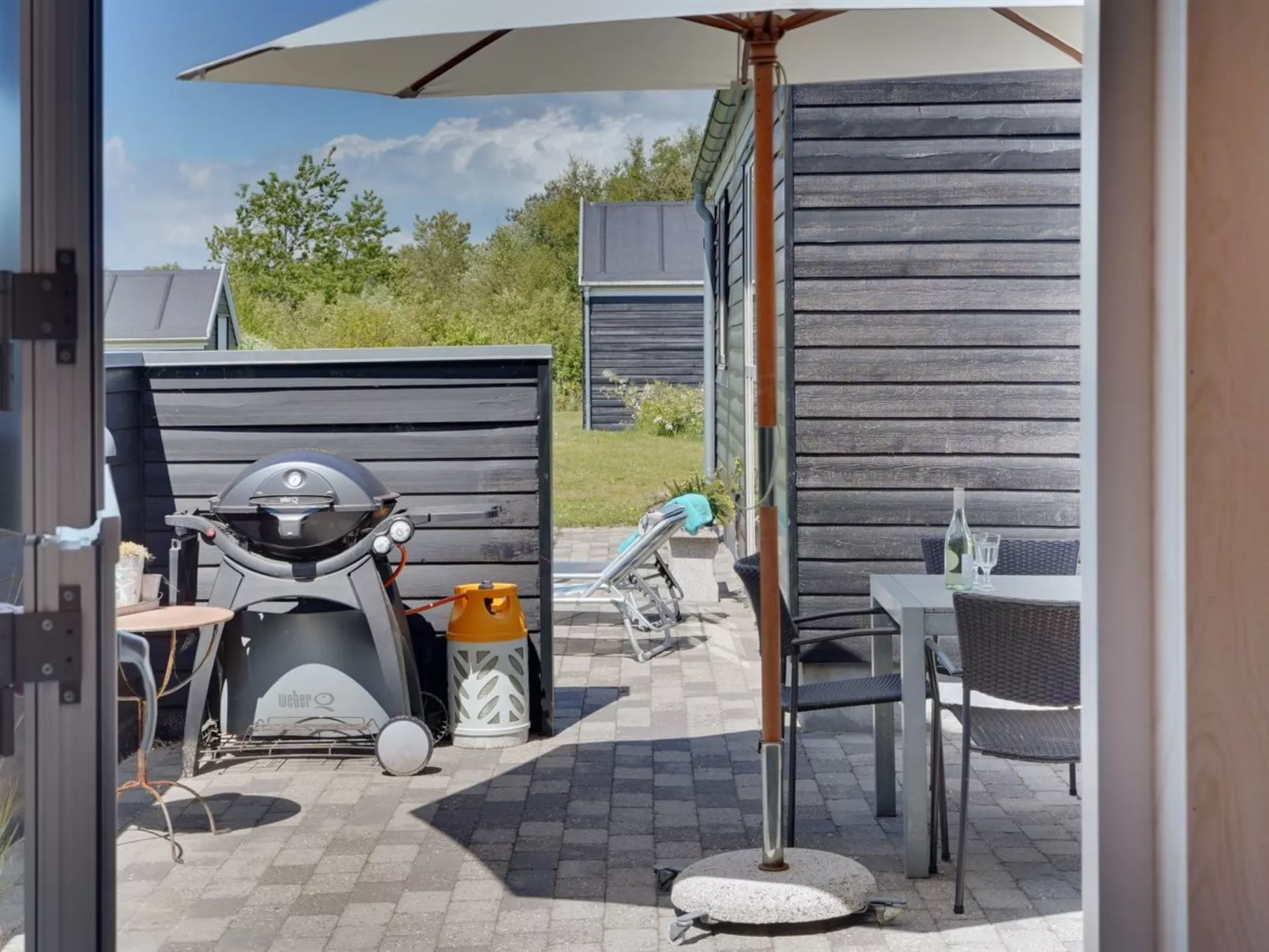 "Eireen" - 600m to the fjord-Outside