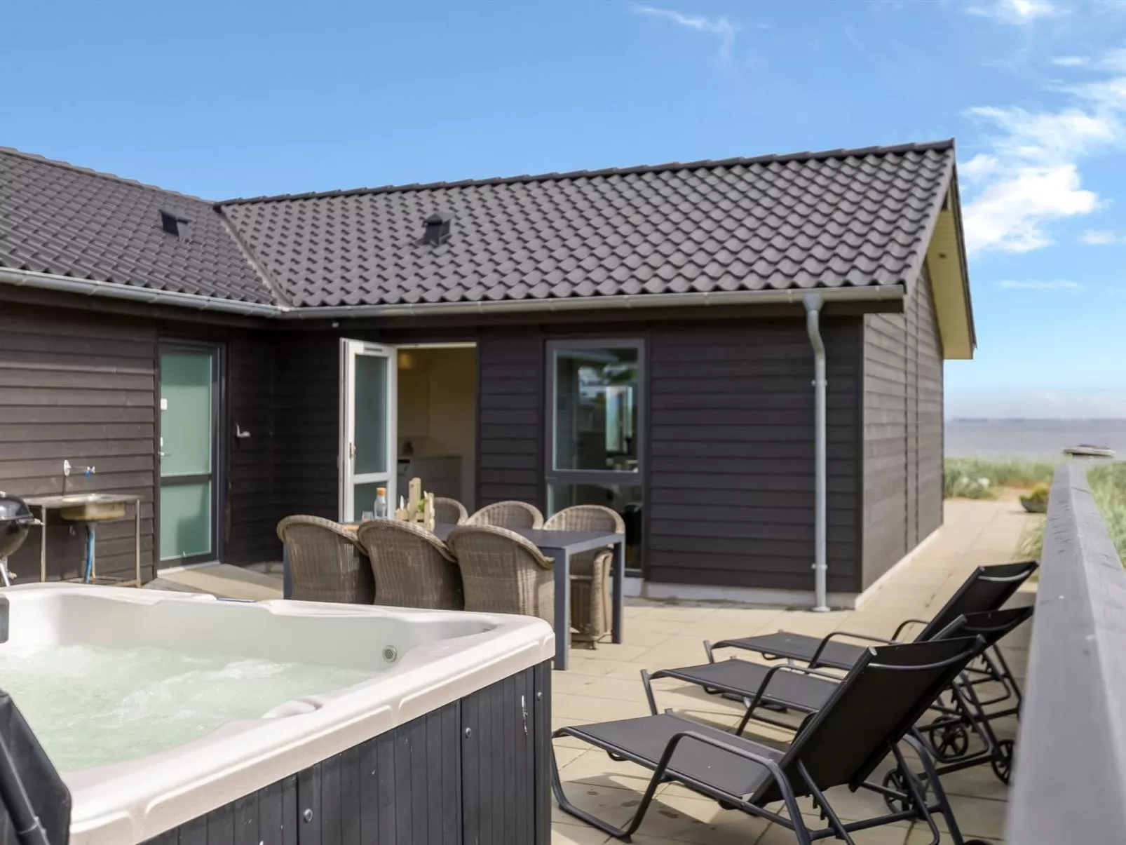 "Eino" - 30m from the sea-Outside