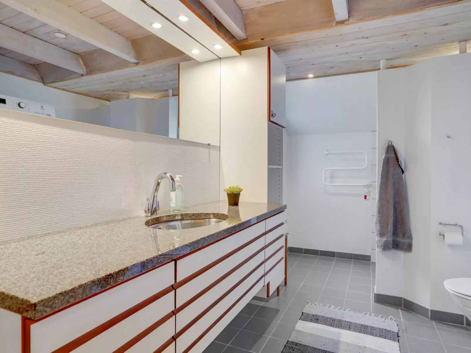 "Tine" - 2.3km from the sea-Inside