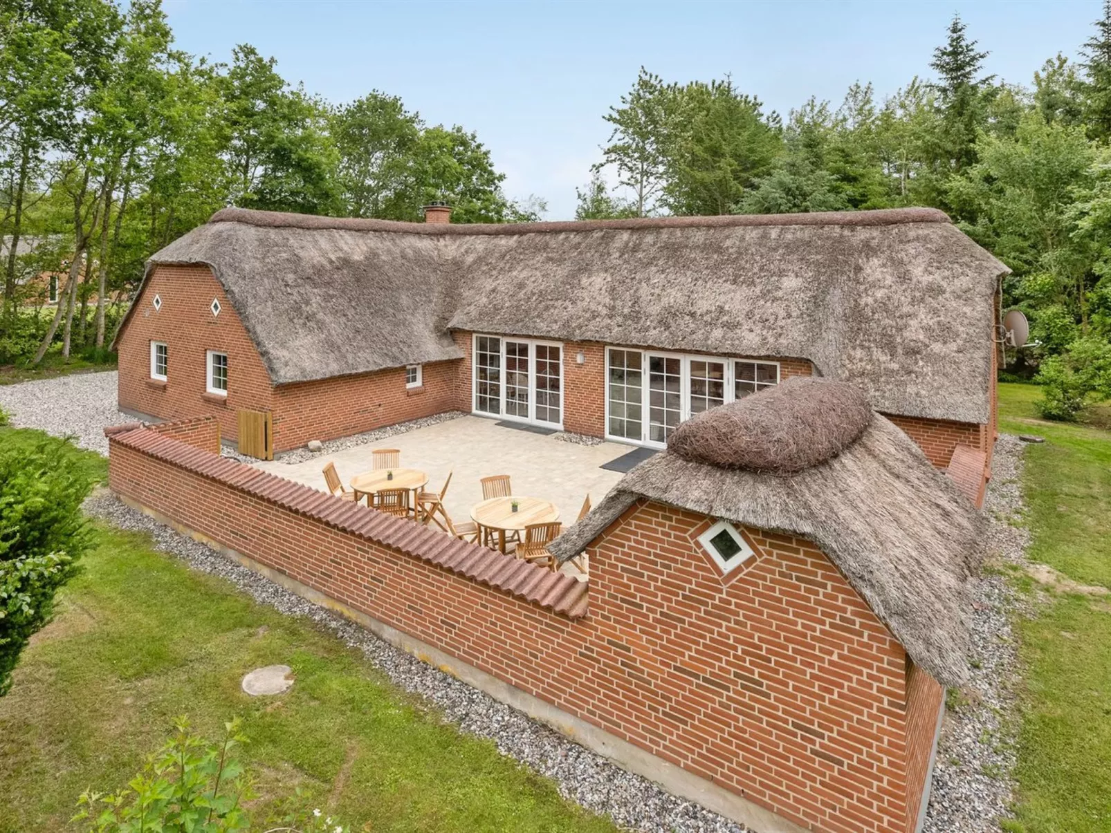 "Erla" - 2.3km from the sea-Outside