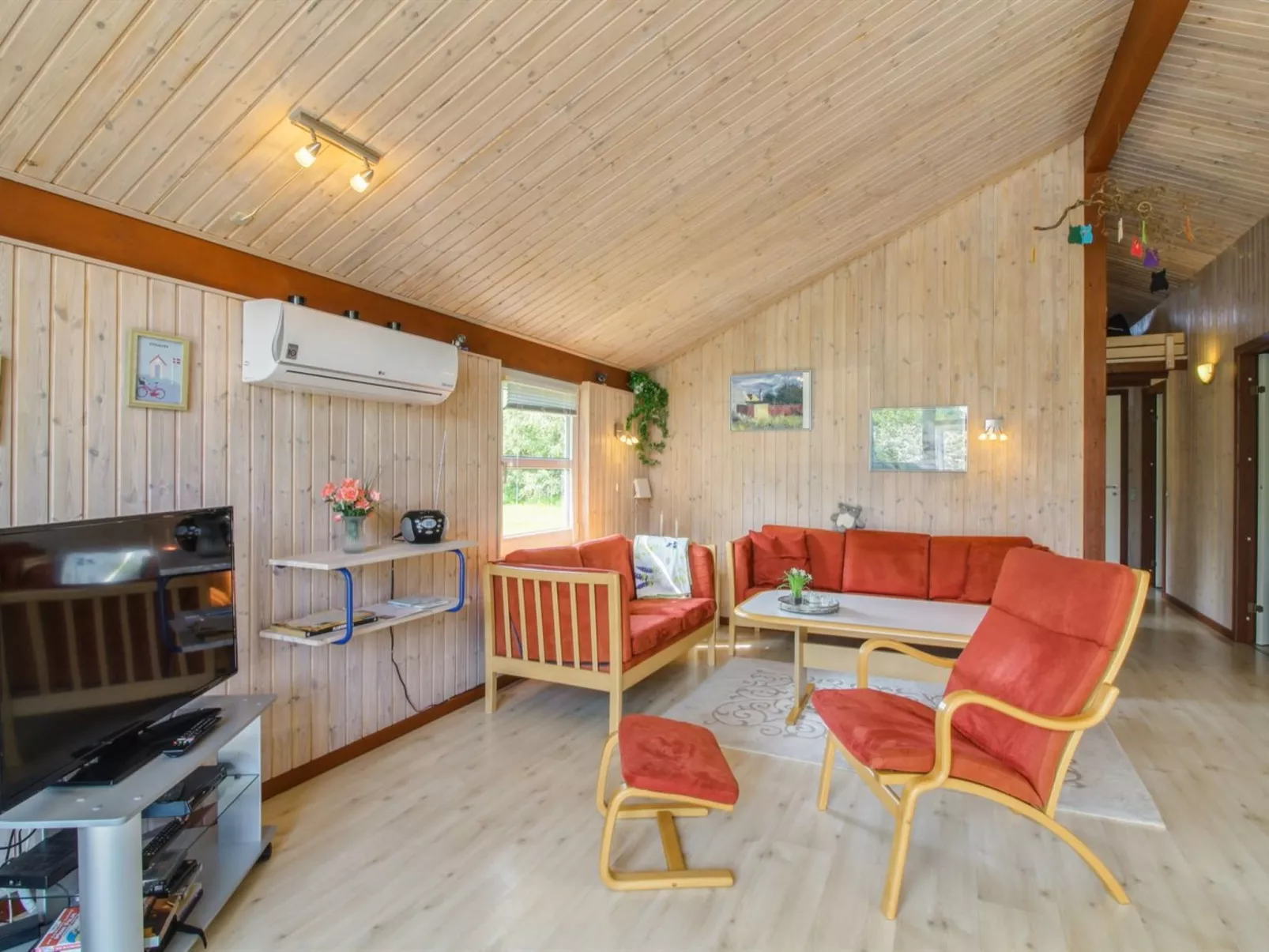 "Menka" - 1.3km from the sea-Drinnen