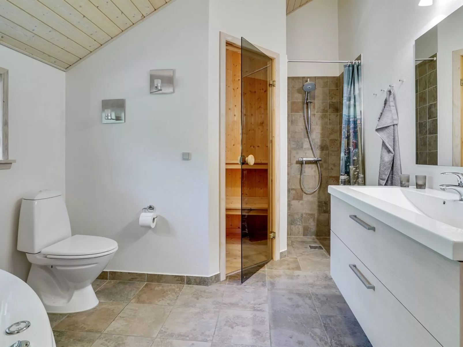 "Agved" - 1.5km from the sea-Dedans